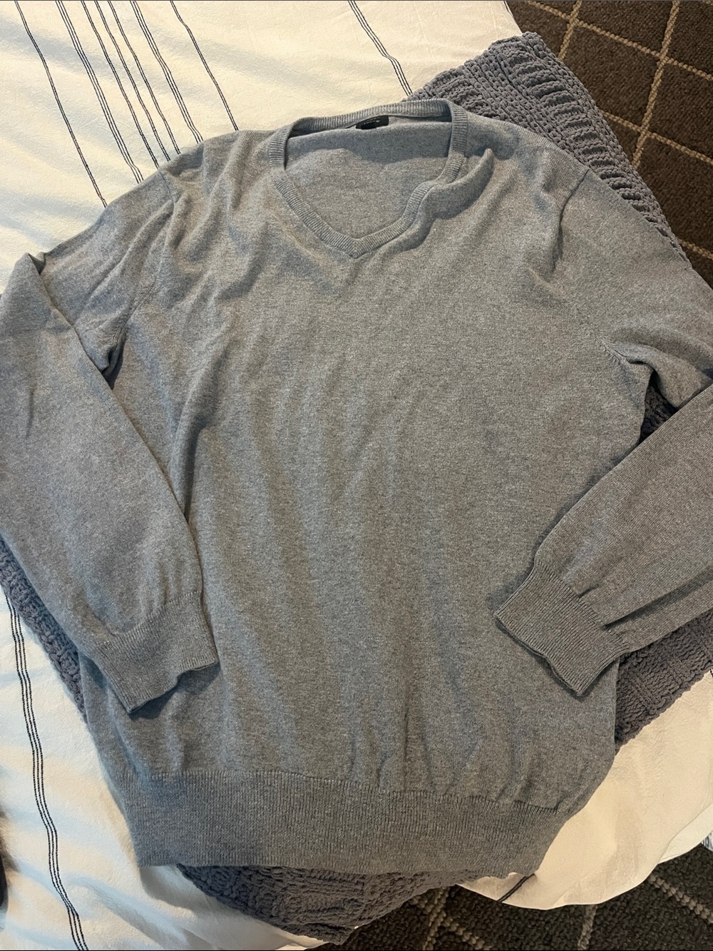 J. Crew Men's Light Gray V-Neck Sweater